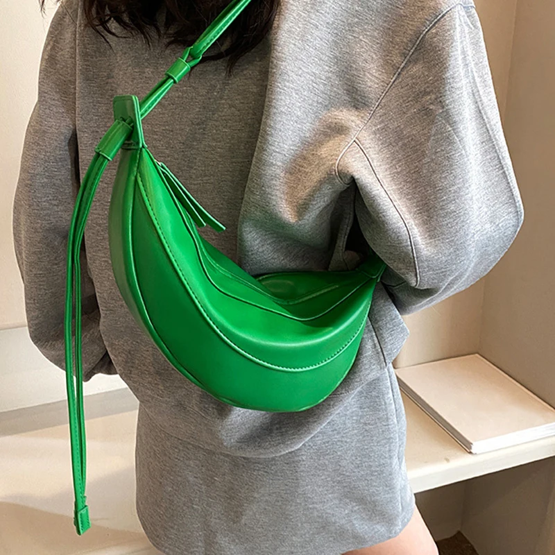 Personalized Crescent Shaped Saddle Bag for Women Soft Leather Messenger Bag Simple Personality Green Bag Casual Messenger Bag N