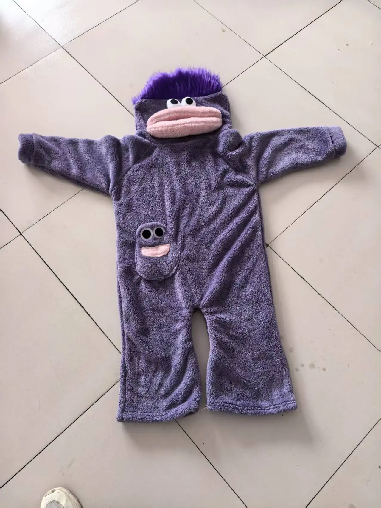 Lustiger Kinder-Großmaul-Monster-Onesie-Pyjama mit Haaren, Winter-Warm, Familien-Matching-Heimkleidung, Cartoon-Halloween-Party-Jumpsuit – Detail 5