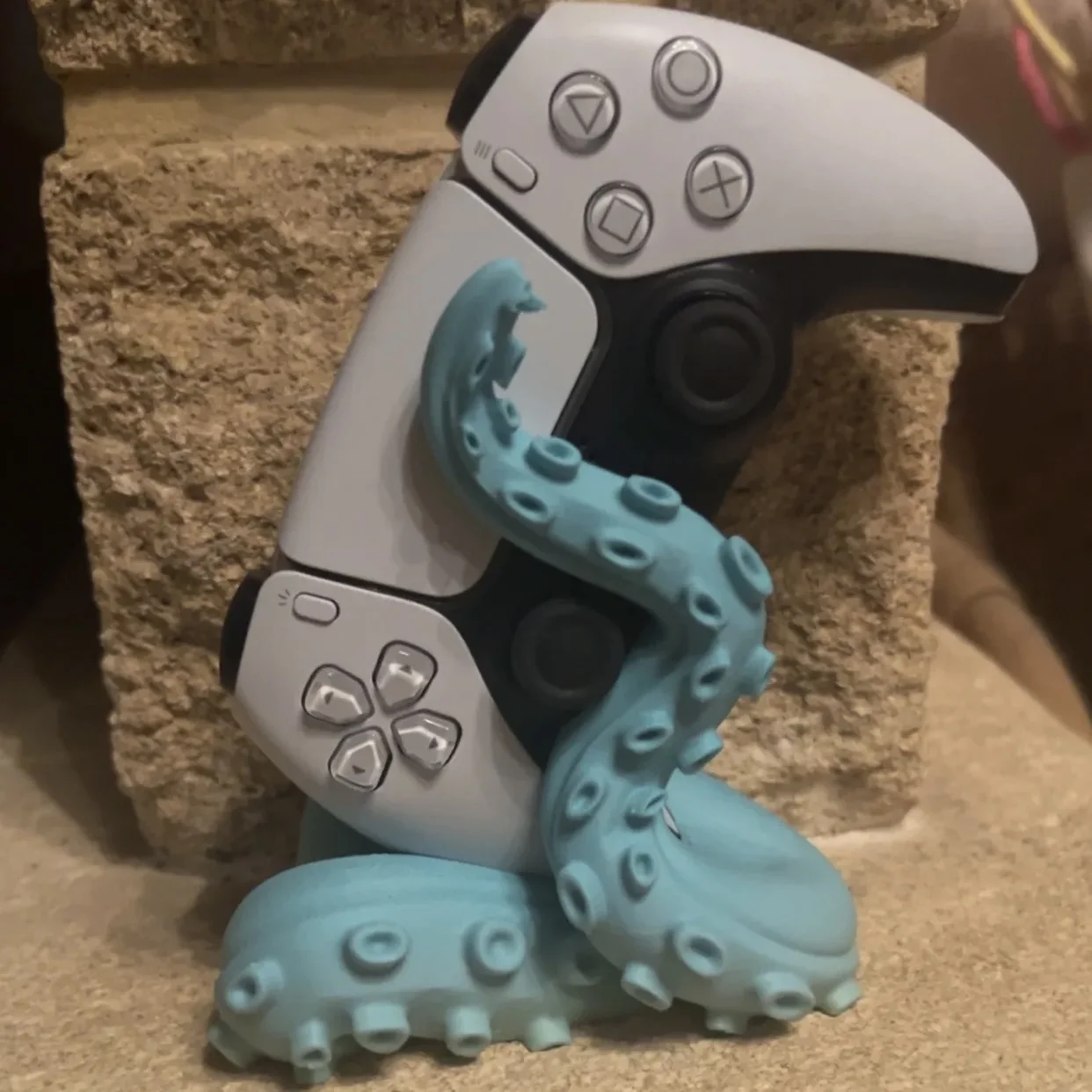 3D Printed Octopus Game Controller Stand Suitable for PS5 Controllers Desktop Stand Holiday Gift Home Decor Statue Ornament view 4