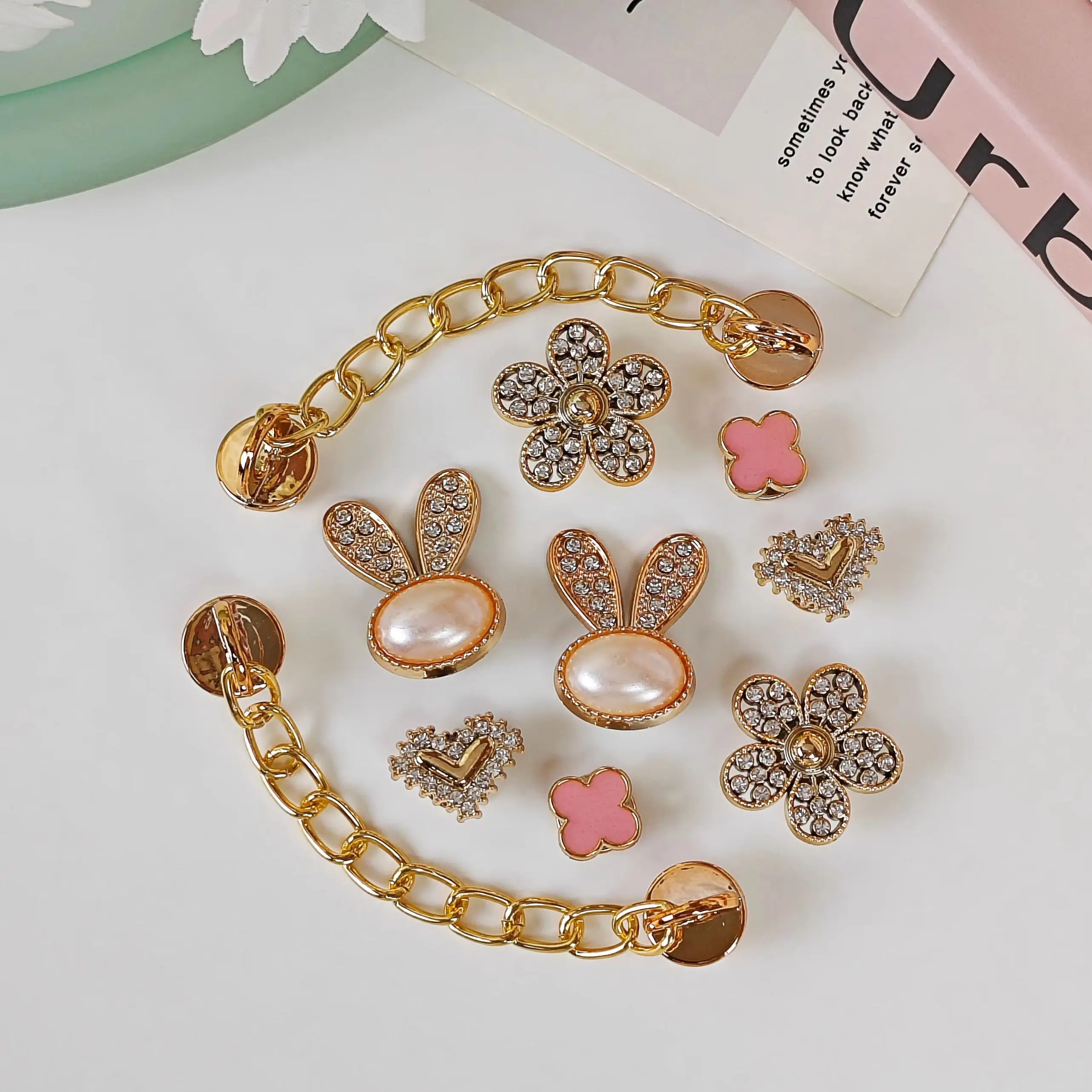 10Pcs DIY Shoe Decoration Charms Shiny Rabbit, Flower, Heart, Imitation Metal Chain Decorative Buckle Non-Metallic Lightweight Material Y2K Fashion Versatile Cute Personality Style for Men and Women Suitable for Eva Beach Shoes, Sandals, Removable Shoe Decoration, Holiday Gift