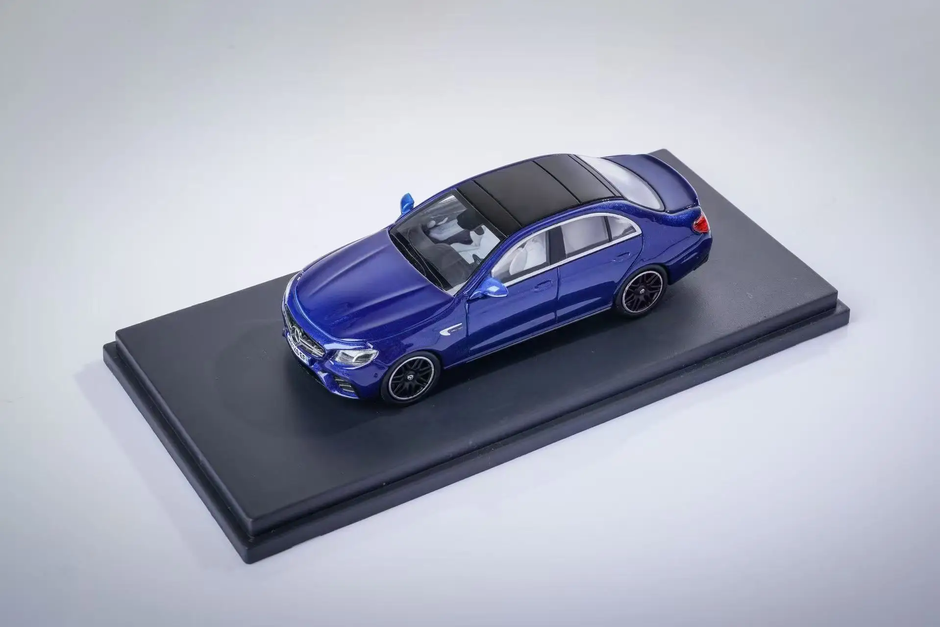 Image of **Vorbestellung** Petrol Studio PS 1:64 E-Klasse E63S Limousine Druckguss-Modellauto