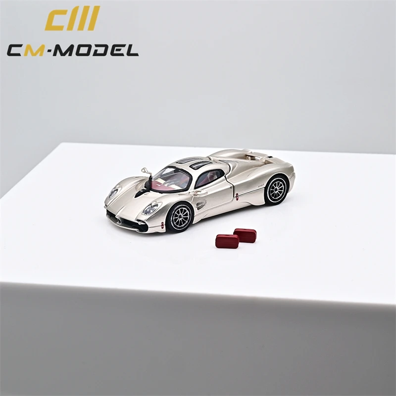 

CM MODEL 1:64 Pagani Utopia Champagne Golden Diecast Model Car