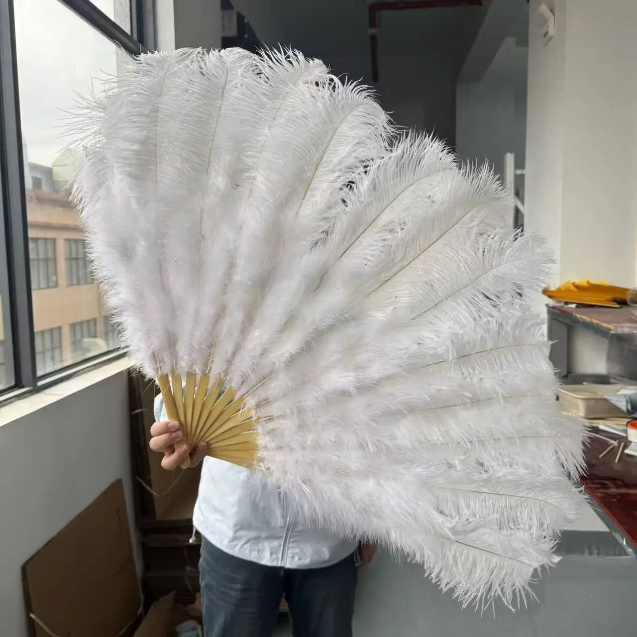 70CM/100CM Big White Ostrich Feather Dance Fans Foldable Hand Held Plume Fan Decorate Carnival Party Belly Dancer Accessories