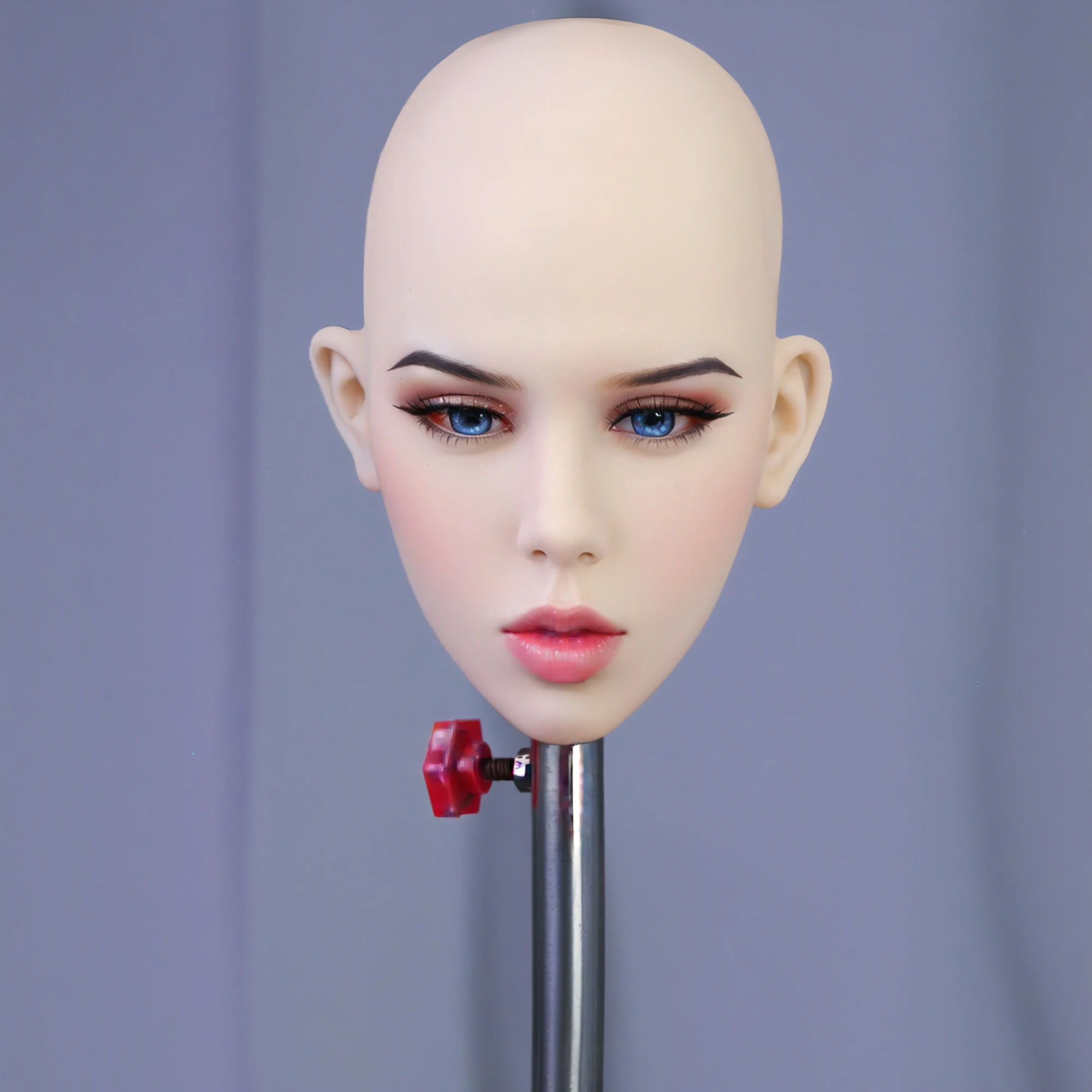 Nowy model głowy TPE, z delikatną i uroczą twarzą, interfejs M16, z peruką i oczami.