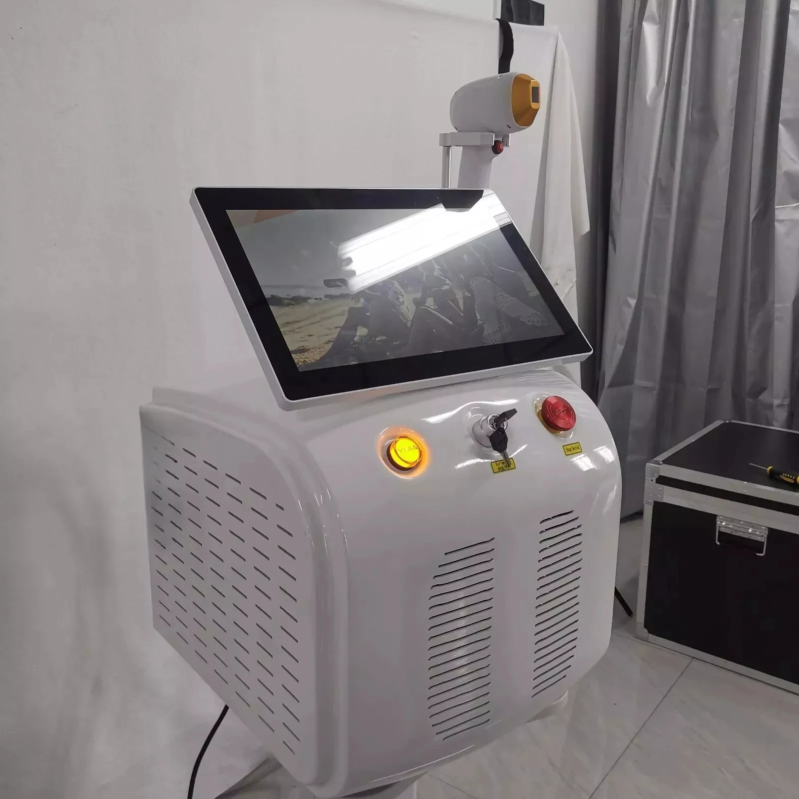 휴대용 소프라노 3 파장 755 808 1064NM 다이오드 레이저 제모 기계 냉각 헤드 무통 영구 레이저 제모기