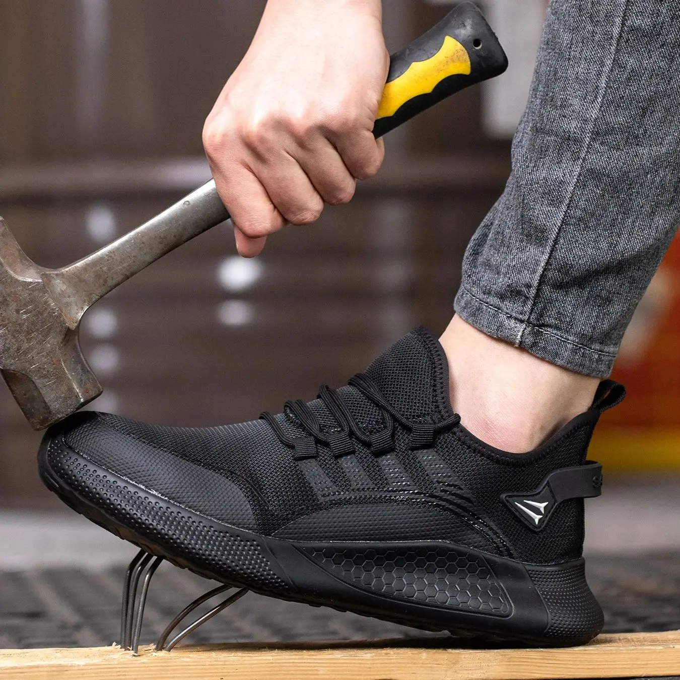 Men Safety Shoes For Work Safety Boots Protect Breathable Anti-smash Steel Toe Sport Work Sneakers Construction Security Boots