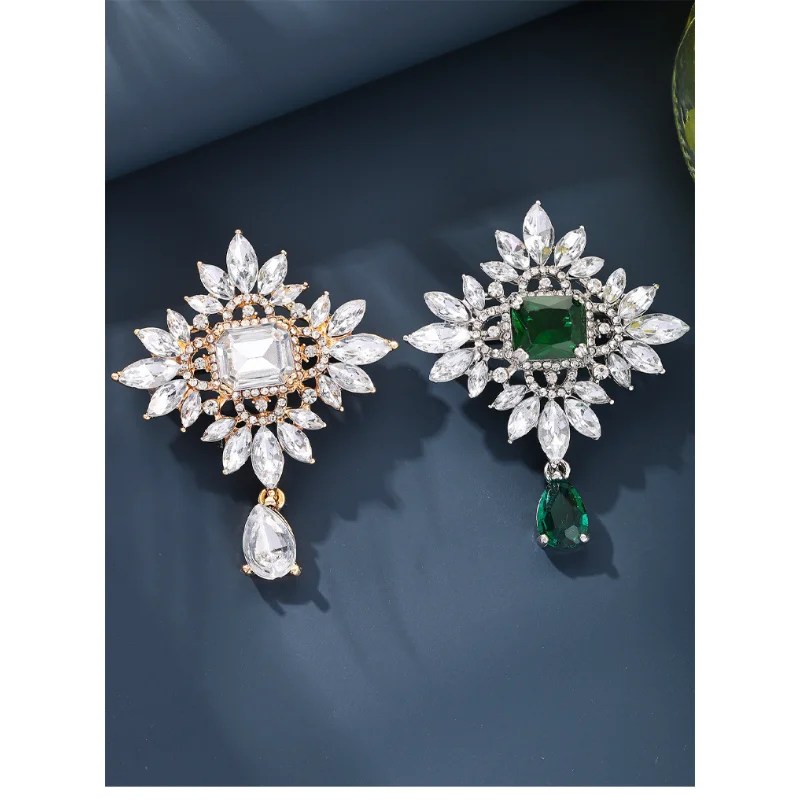 

New Court Style Cross Brooch Baroque Emerald Brooch High-End Light Luxury Accessories For Couples Coat