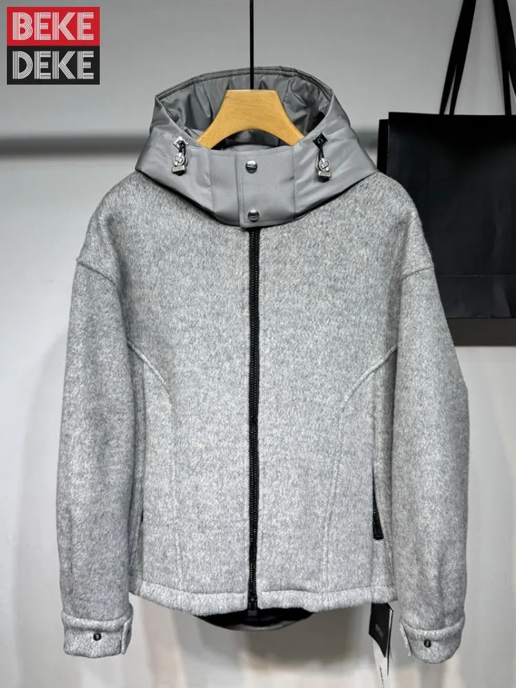 

Winter Mens Loose Fit Overcoat Hooded Down Jacket High Street Warm White Goose Down Coat Fashion Patchwork Sheep Wool Outerwear