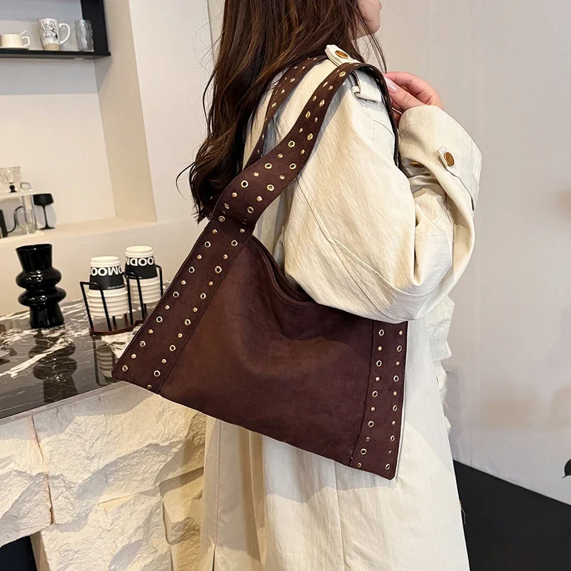 

Hasp Suede Large Capacity Rivet Shoulder Bags Sewing Thread Versatile Sweet Handbags 2026 High Quality Retro Youth Bag for Women