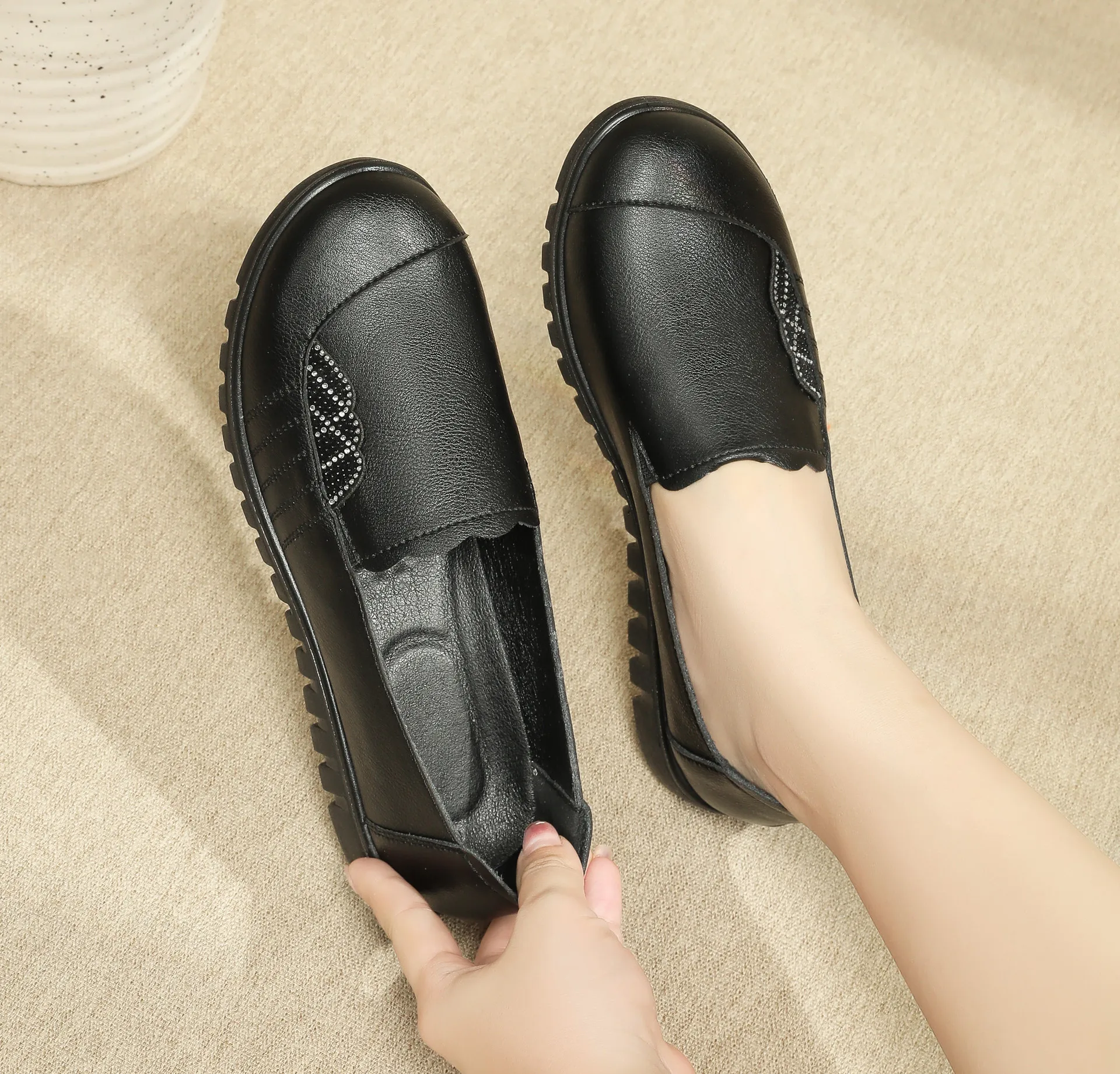 

Spring\Autumn Genuine Leather Ladies Breathable Women Flats Slip-On Loafers Round Toe Soft Casual Flat Shoes Mother Shoes