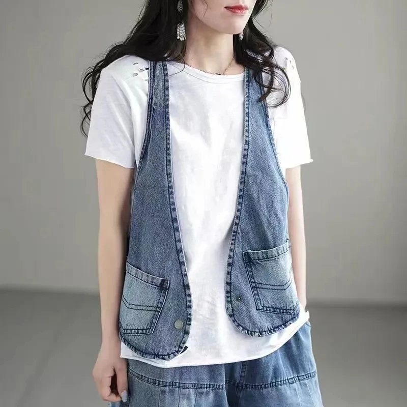 

Women Fashion Single buckle Denim Waistcoat Vintage V Neck Sleeveless Female Outerwear Chic Short Vest Tops 2024 Summer New