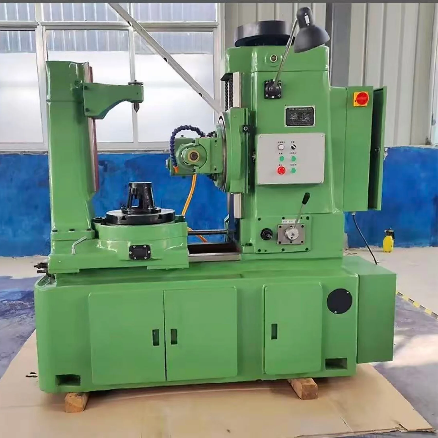High-quality Vertical Gear Hobbing Machine, Used for Metal Processing Gear Machine Convenient to Operate