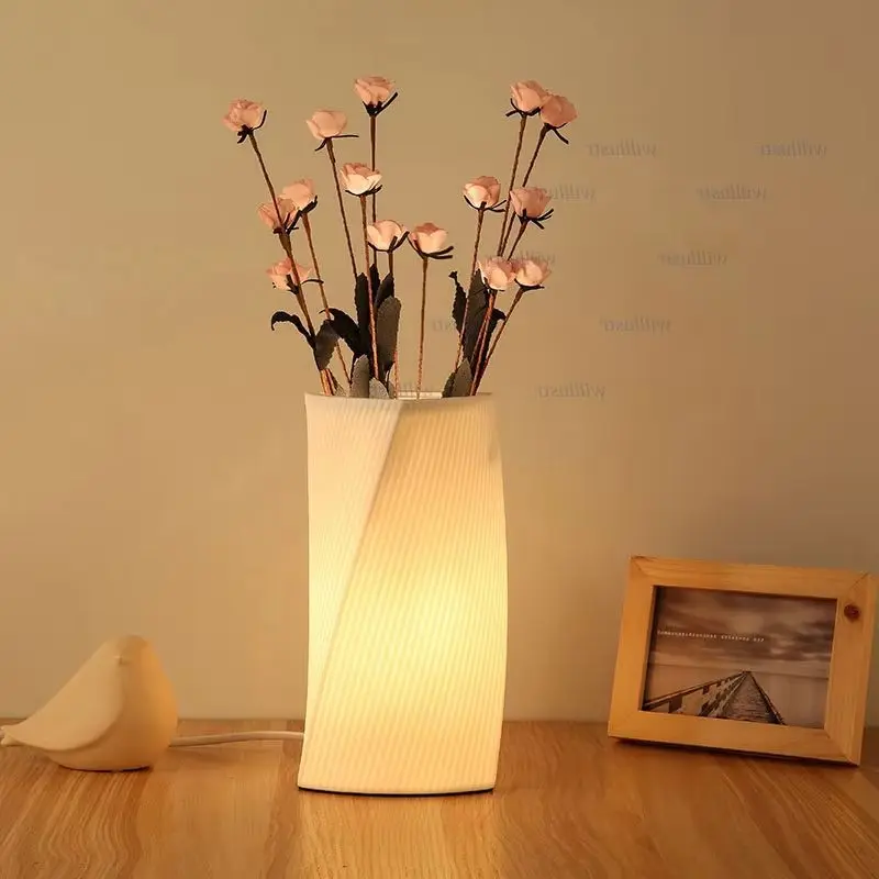 Porcelain Vase Desk Light Art Deco Ceramic Table Lamp Flower Arrangement Hotel Lounge Study Bedside Creative Nuptial Lighting