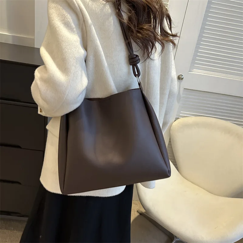 Koreanische Version der Pendler-Tasche mit großer Kapazität für Damen, Leder-Umhängetasche für Frauen, einfarbige Tragetaschen – Detail 1