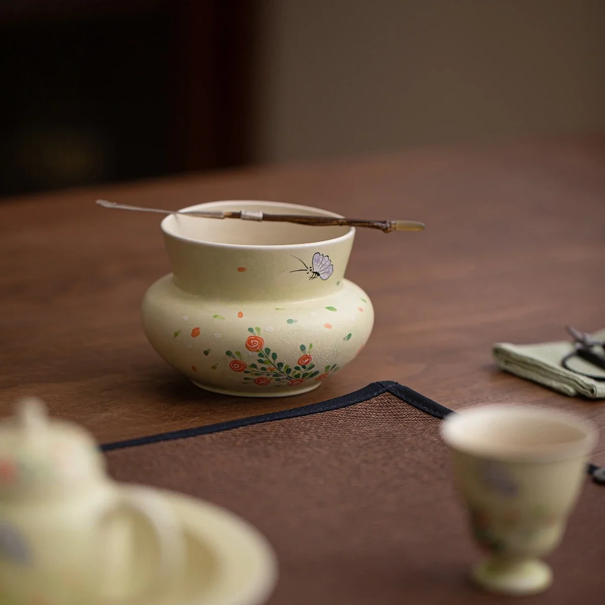 Pink Lead Hand-painted Grass Dance Butterfly Building Water Filter Water Tank Kung Fu Tea Set Tea Residue Tank Wastewater Bucket