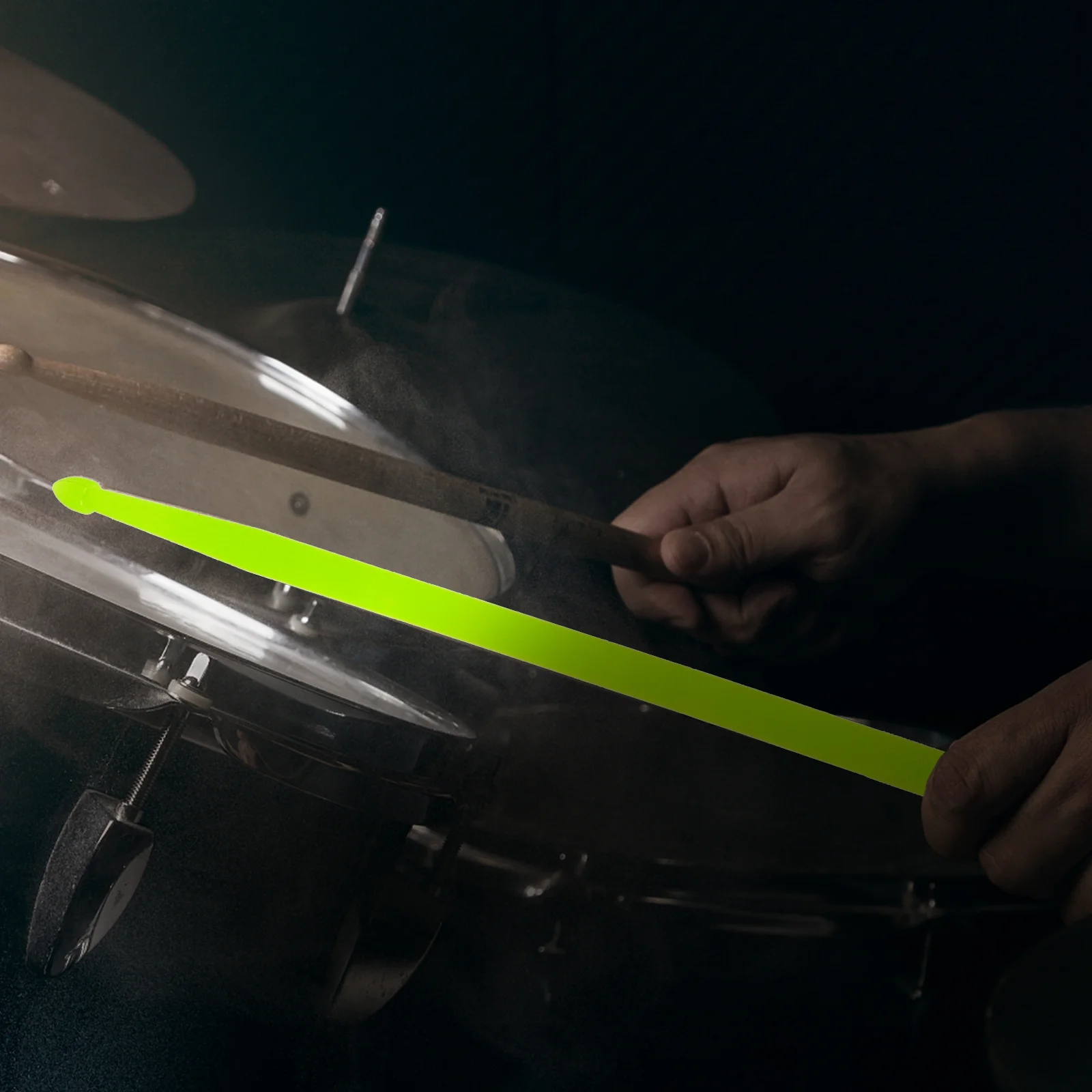 

2Pcs Light Up Drum Sticks Fluorescent Green Luminous 5A Nylon Drumsticks Crisp Percussion Sound Smooth Round