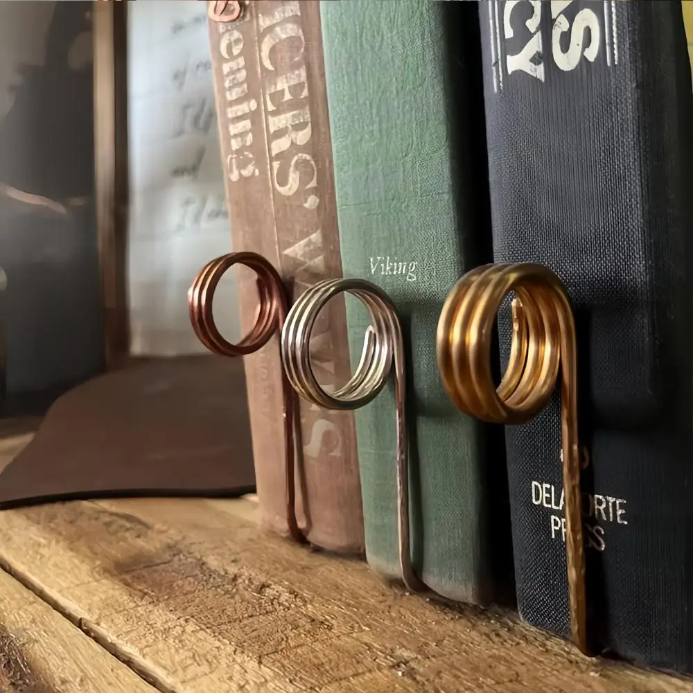 Segnalibro ad anello porta libri in metallo Segnalibro semplice e leggero Porta pagine per libri con anello per dito portatile Porta apri libri