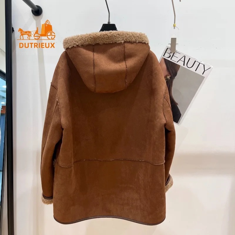 Nuovo cappotto invernale in pelliccia da donna, cappotto di lana con cappuccio di media lunghezza semplice e alla moda Giacca calda reversibile per le donne da andare a lavorare