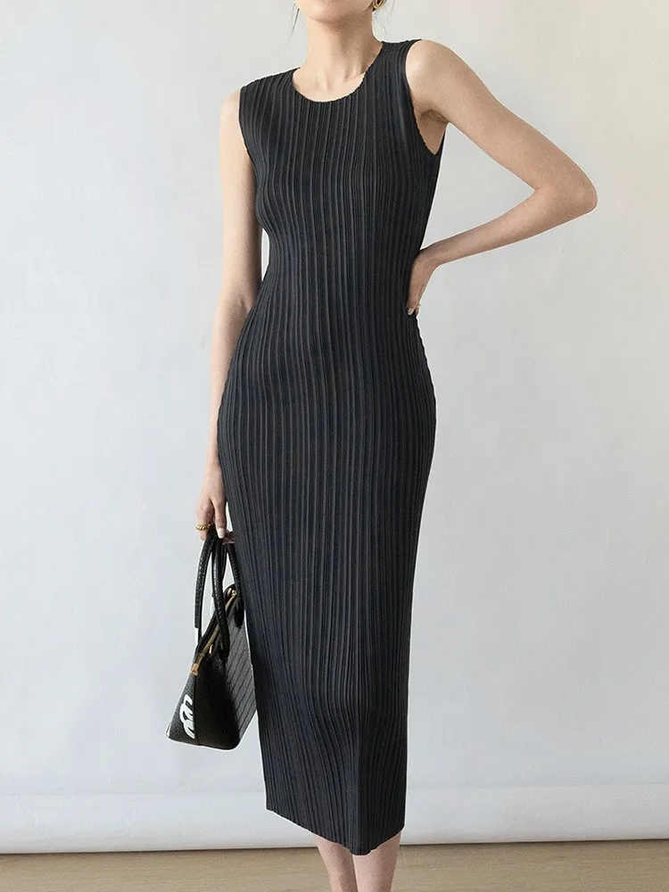 

Women's Summer Dress White Sleeveless Round Neck Dresses High Waist Pleated Pull On Maxi Dress Black Ribbed Knit Slim Fit