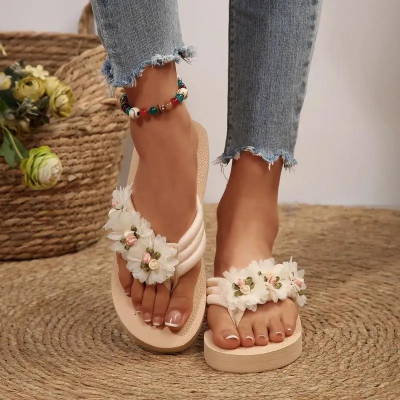 Übergrößen 42 Blumen-Dekor Dicke Sohle Flip-Flops Damen Sommer 2026 Leichte Keilabsatz-Pantoletten Damen Zehensteg-Strandsandalen – Detail 4