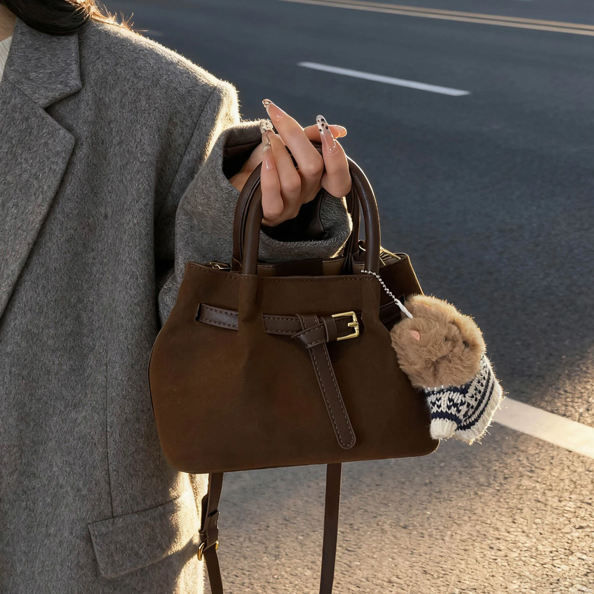 

2025 Women's Niche Bucket Bag, Genuine Leather Multi-way Shoulder Crossbody Purse Large Capacity Tote Hobo Bag for Daily Commute