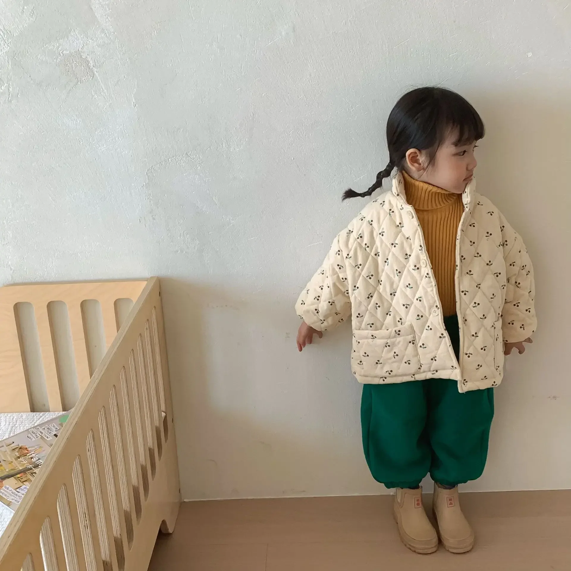 Nuova giacca trapuntata per bambina cappotto invernale per bambina Parka fiore stampato bambini capispalla Casual in cotone caldo cappotti