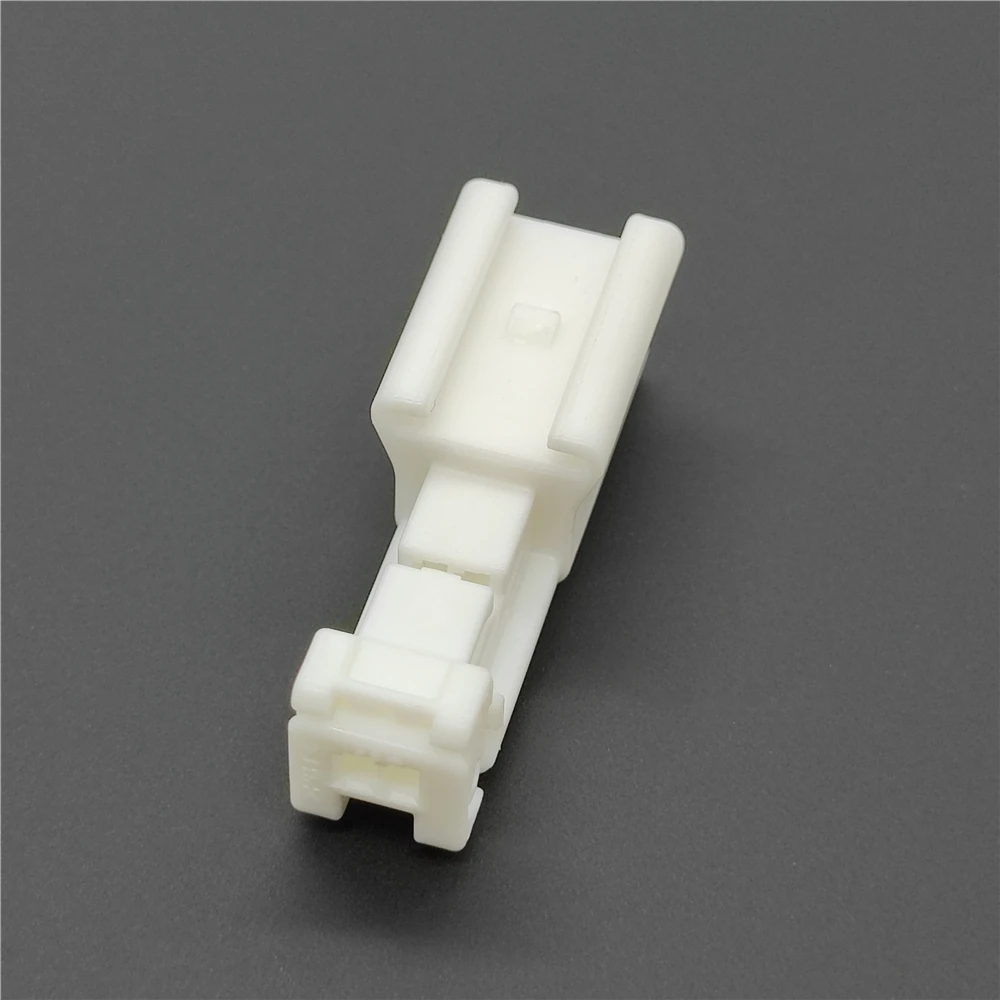 6098-5070 2 Pin Automotive Connector Male HE Series 0.64mm 025 Unsealed PBT Natural Fit for Car ECU Door Lock Sensor Connector