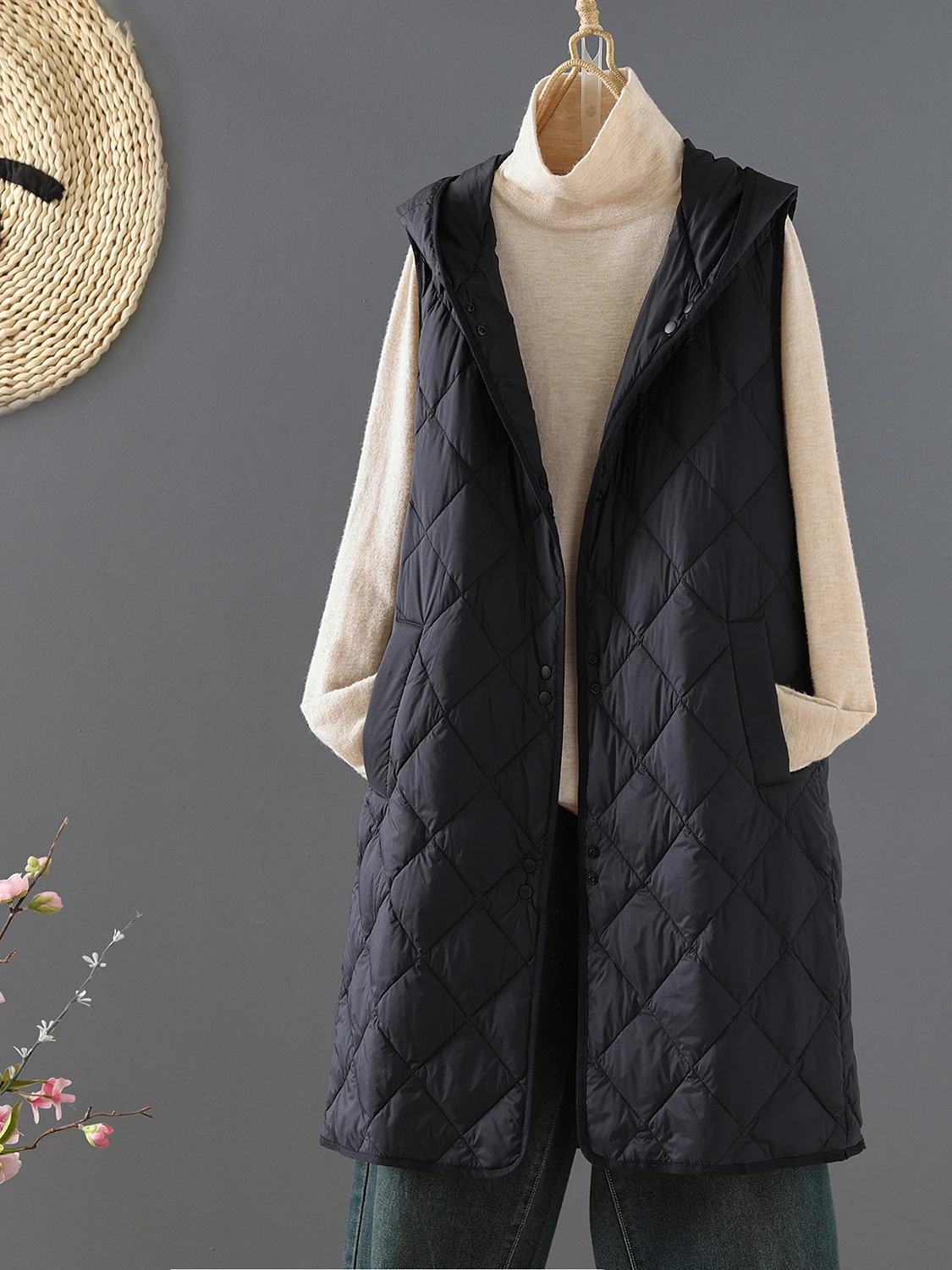 เสื้อกั๊กผ้าฝ้ายน้ำหนักเบาสำหรับฤดูใบไม้ร่วงและฤดูหนาว  แบบมีฮู้ด ความยาวปานกลาง สำหรับผู้หญิง  ใส่เป็นเสื้อตัวในหรือเสื้อตัวนอก  แบบสองชั้น