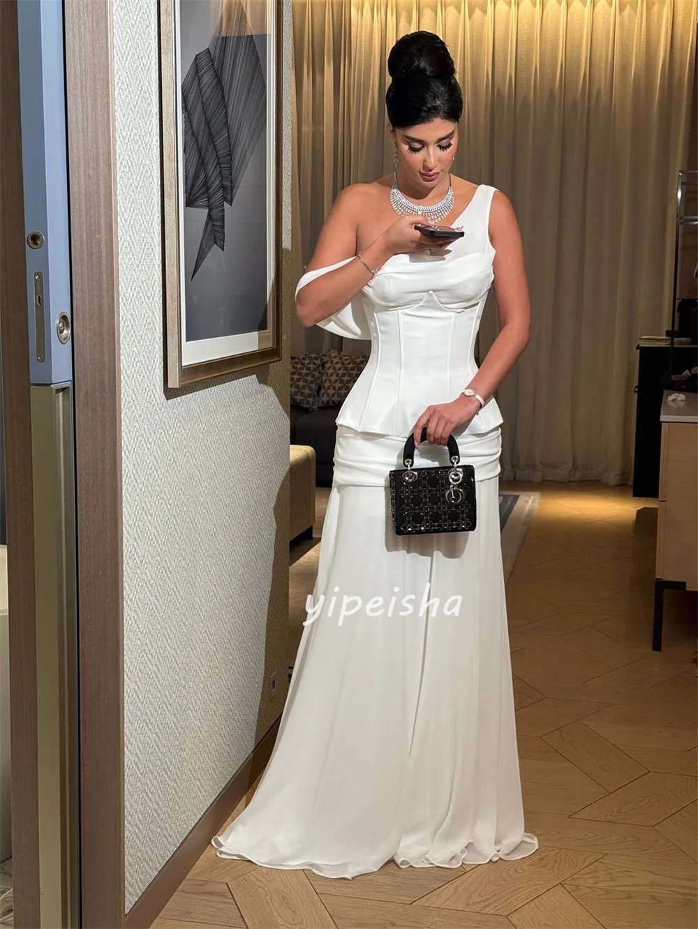 فساتين طويلة مخصصة أنيقة من الشيفون مكشكشة مستقيمة مكشوفة الكتف مناسبة مخصصة فساتين كلاسيكية عالية الجودة