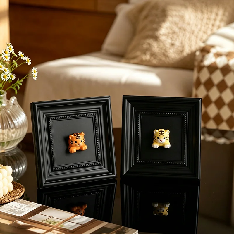 Cute 3D Tiger Figurine Vintage Black Resin Picture Frame Desktop Ornament for Living Room Study Home Decor Housewarming Gift
