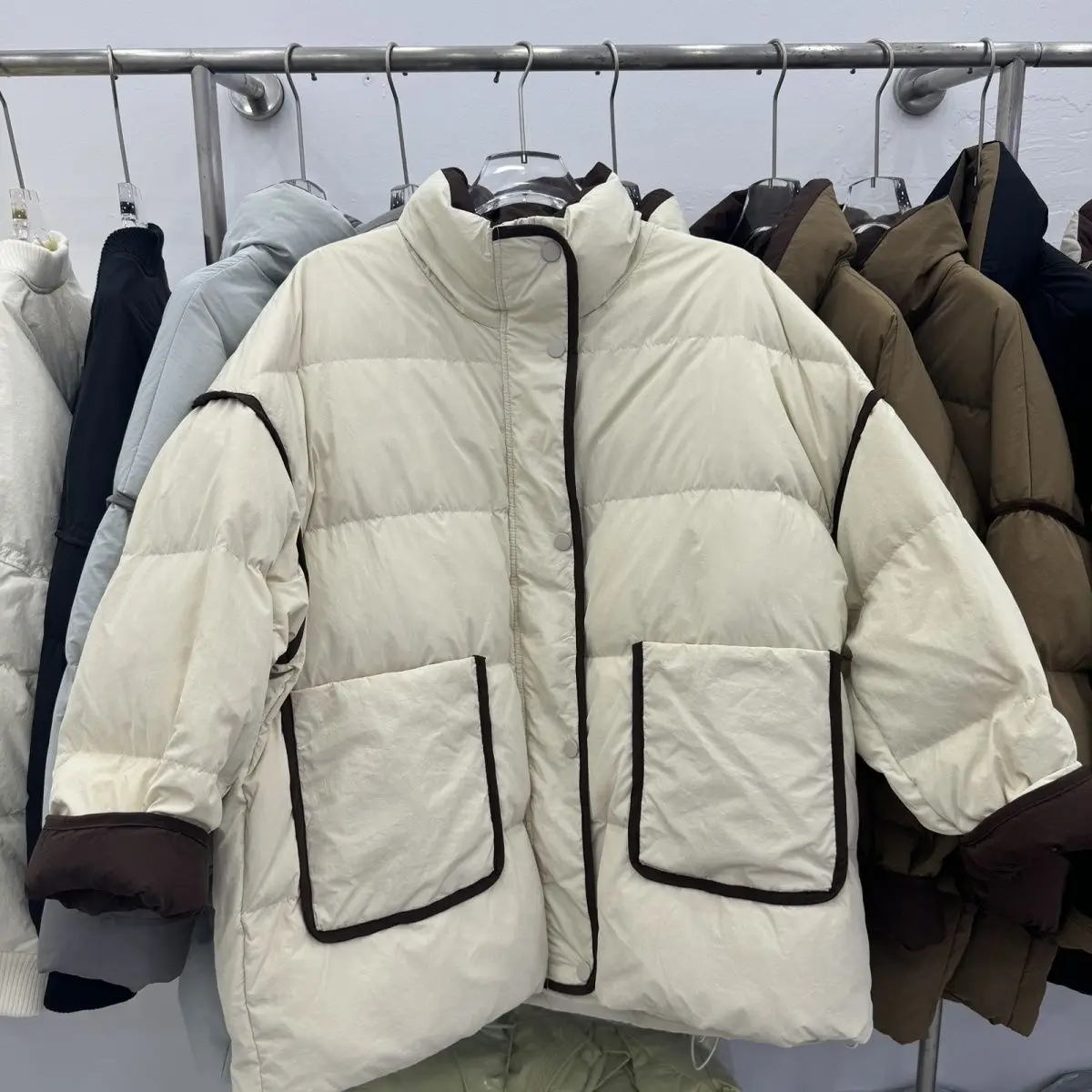 

2025 Winter New Women's Oversized Down Jacket Windproof Stand Collar Splicing Casual Jacket