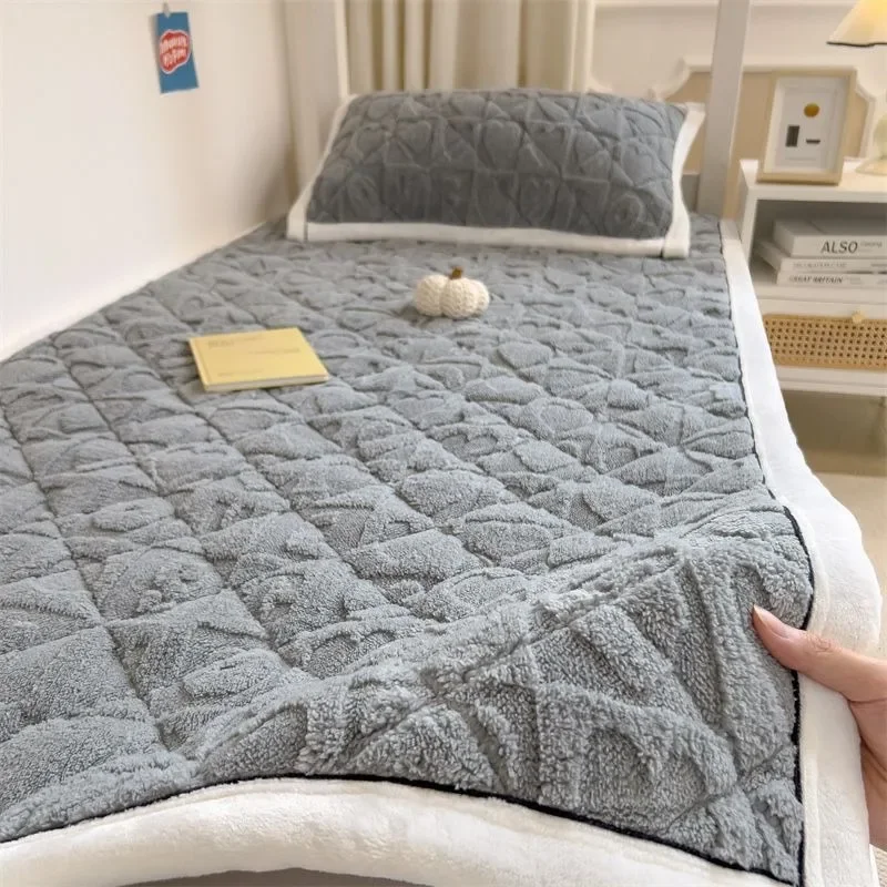 

Autumn Winter Milk Velvet Soft Warm Mattress Topper Student Dormitory Bunk Home Single Bedsheet Floor Tatami Mat with Pillowcase