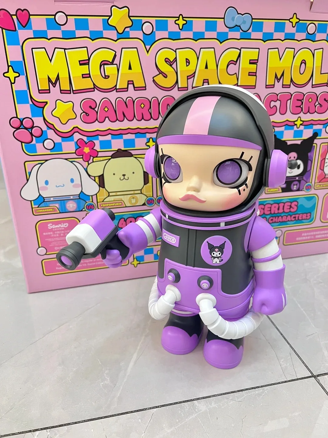 POPMART منتج أصلي ساخن SPACE Molly 400% Sanrio Family MEGA صندوق أعمى قابل للجمع هدية ديكور رائعة