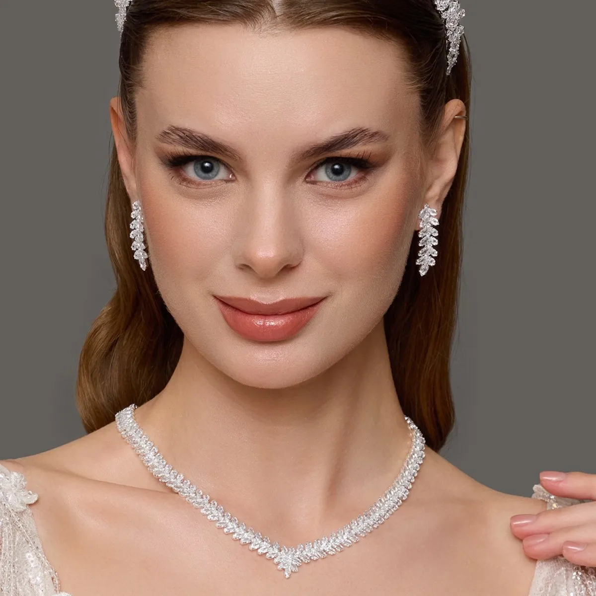 

Zircon Leaves Necklace Earring Bracelet Ring Set for Women Wedding Accessories Rhinestone Bridal Jewelry Sets Fashion Gifts