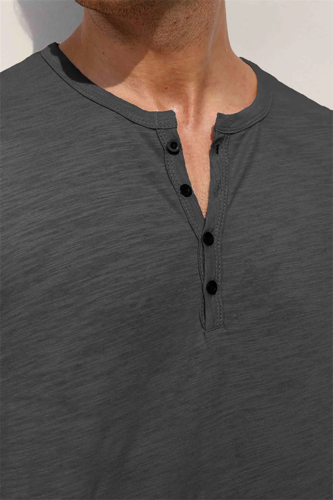 Herren-Baumwoll-T-Shirt, modisches Knopf-Design, atmungsaktiv, einfarbig, kurzärmelig, Henley-Ausschnitt, Tops, schmale Passform, gemütliche männliche Freizeit-T-Shirts – Detail 9
