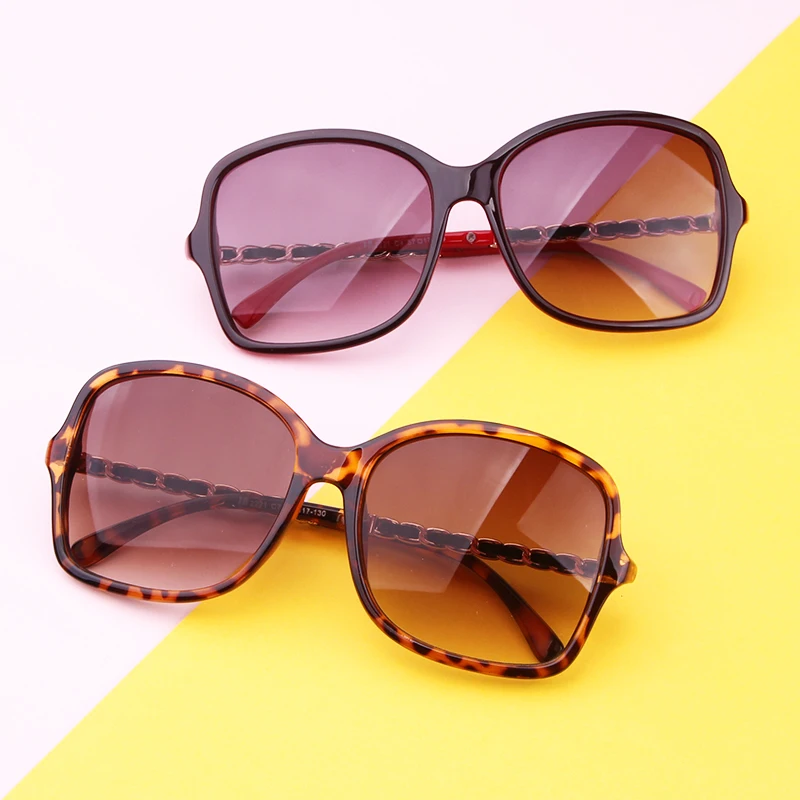 Fashion Sunglasses Women's 2024 Brand Design Trend Large Round Hole Metal Fried Dough Twists Leg Glasses Cycling Sun glasses UV