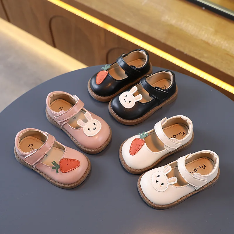 

2024Spring and Autumn Girl Toddler Soft Bottom Closed Toe Cute Rabbit Radish Pattern Shoes Girls' Leather Shoes