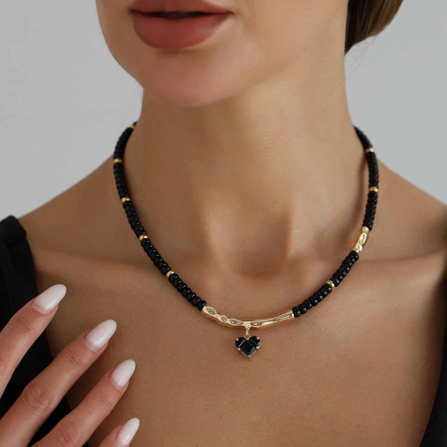 Fashion Gothic Vintage Sexy Zircon Heart Pendant Necklace for Women Female Boho Baroque Irregular Glass Beads Necklace Jewelry