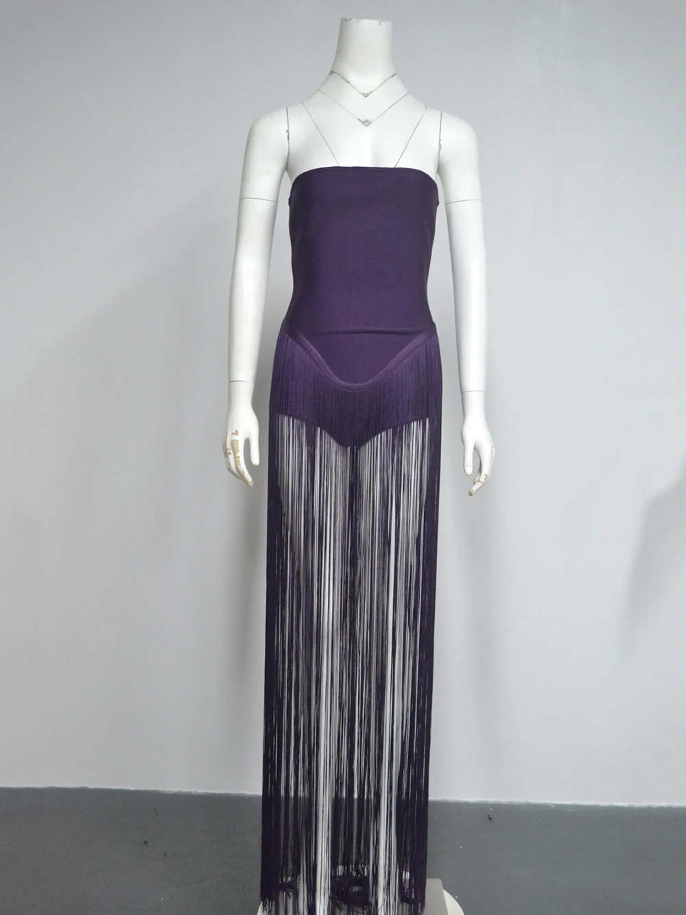 2025 تصميم صيفي جديد شرابة الربط مثير حمالة فستان طويل موضة مأدبة رداء حفلات