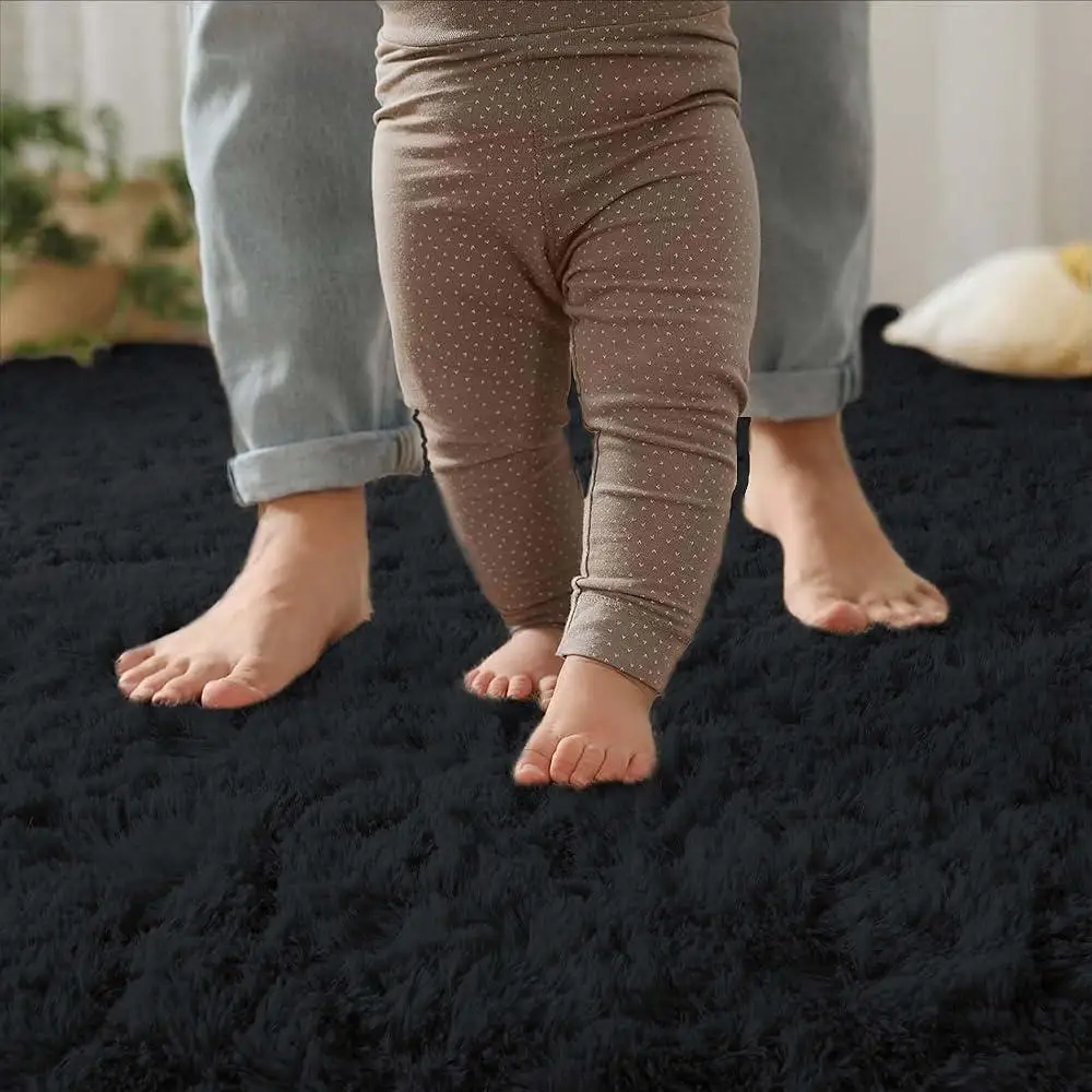 VIKAMA Small Black Area Rug - Soft Plush Children's Bedroom Bedside Rug, Indoor Entrance Welcome Mat, Home Decoration Accessory