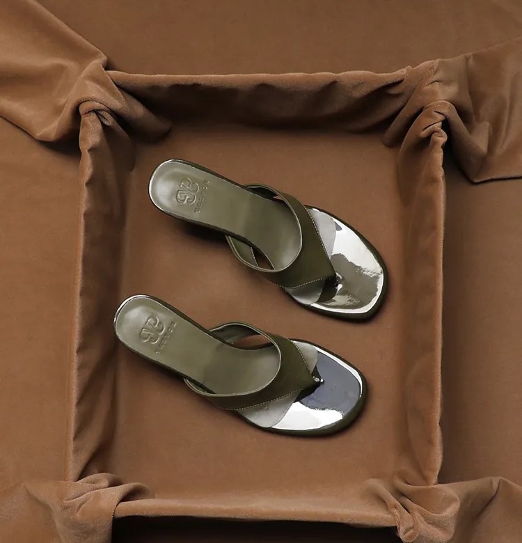 SHOEBOX Extremely simple style genuine leather flip flops for women in the summer of 2026 new high-heeled beach vacation wedge
