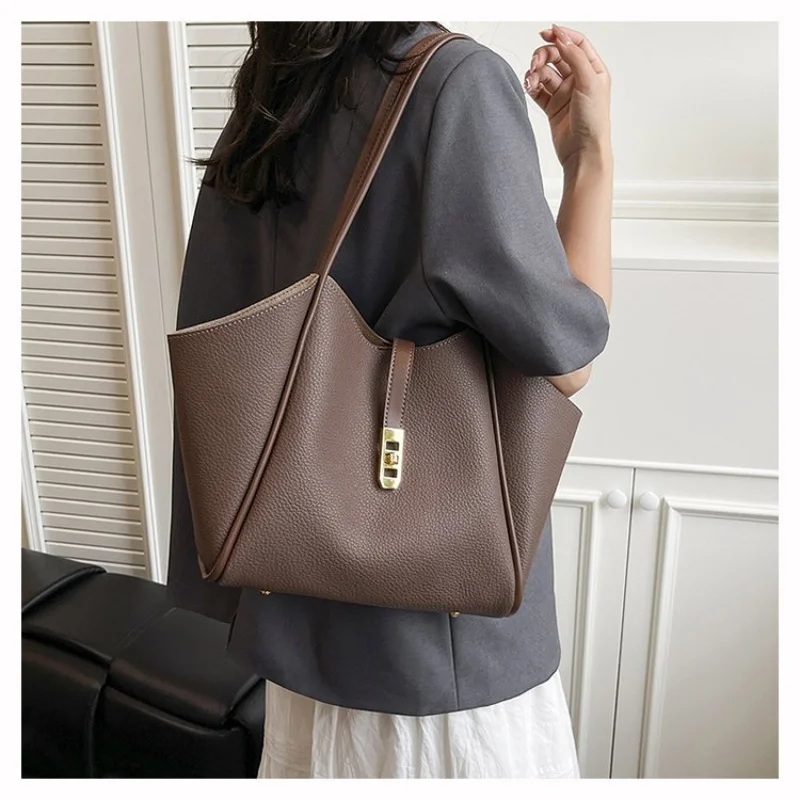 

Superior Women's Crossbody-Bag Made Of Snake-Print Leather Featuring Elegant Trendy Spacious Soft Daily Modern Look​