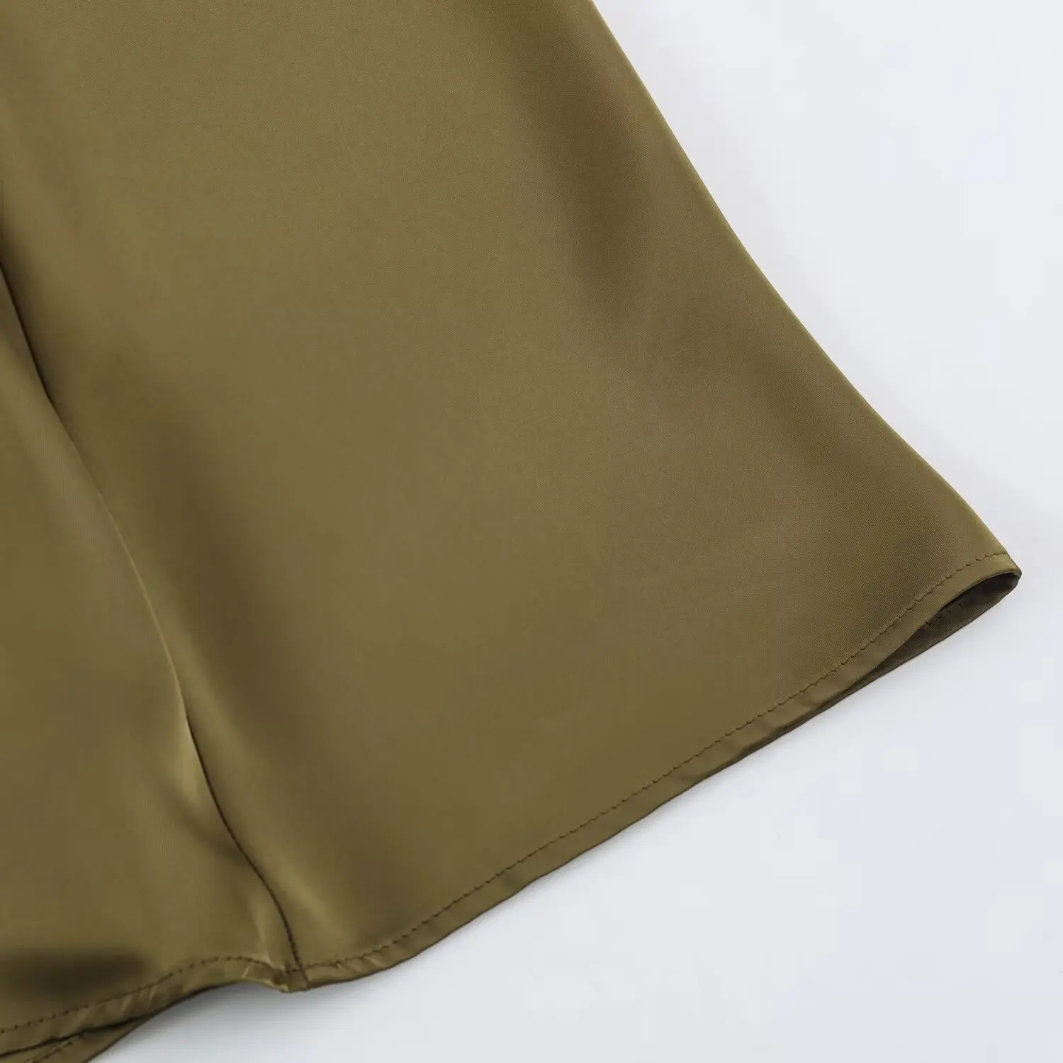 BSAY 2026 Neues Minimalistisches Satin-Zweiteiler-Set mit Drapierter Kragenpartie, Ärmellosem Oberteil mit Schulterknöpfen und Tailliertem Midi-Rock für Damen – Detail 18