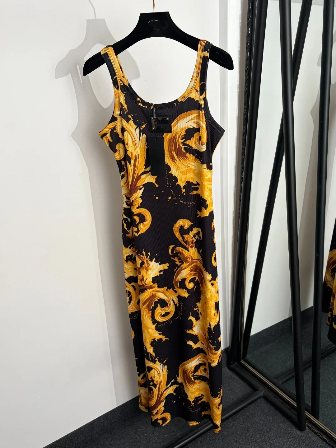 26th Edition - Retro Pattern Embroidery - Metal Strip - A-line Skirt with Waist-Spinning and Strapless Design