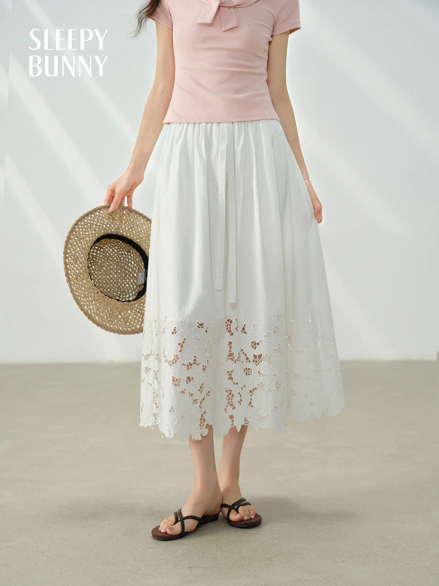 Jupe mi-longue trapèze blanche élégante pour femmes, taille haute, broderie creuse, ourlet en dentelle, Style coréen, tenue Chic décontractée pour filles, été