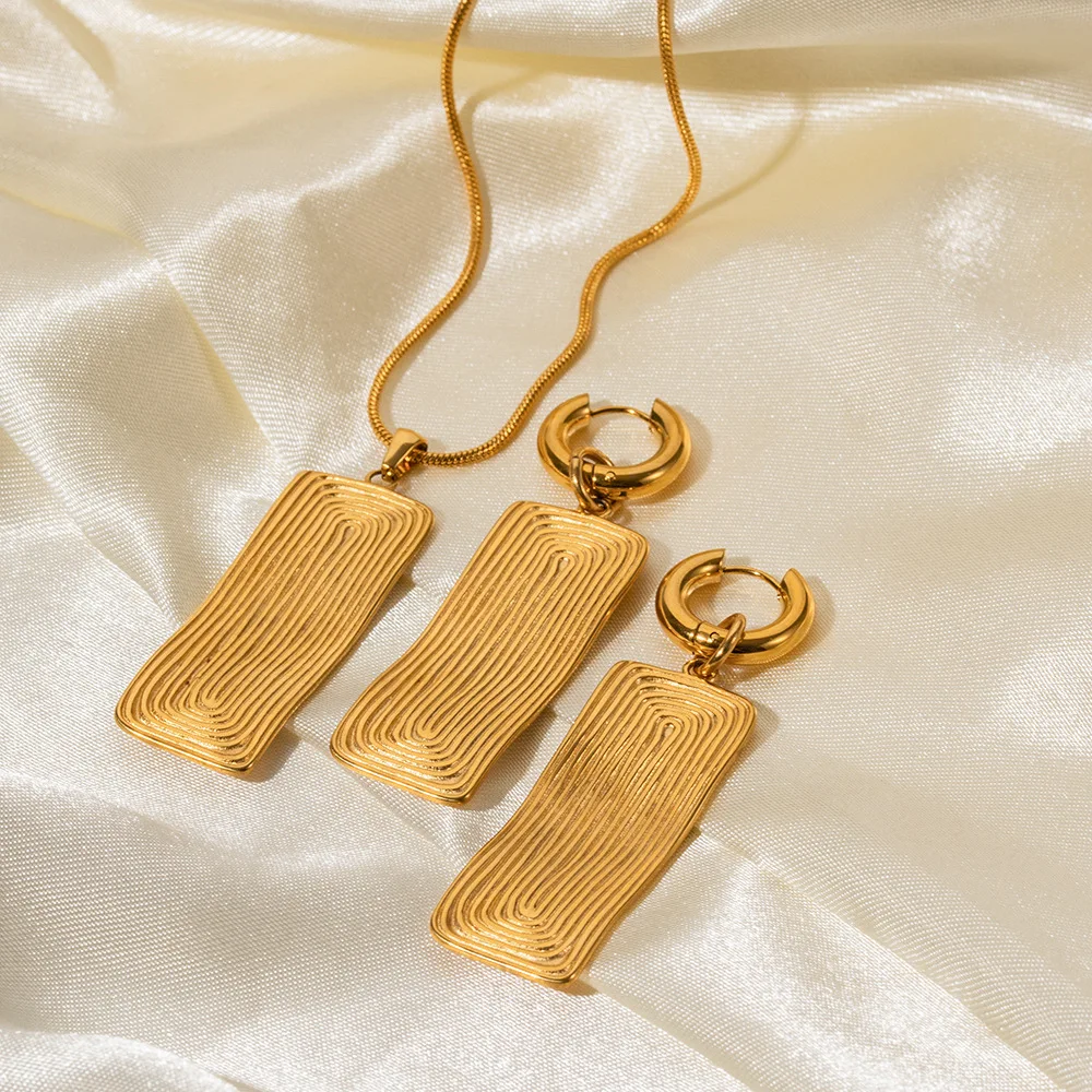 Stainless Steel PVD 18K Gold Plated Tarnish Waterproof Rectangle Pendant Necklace For Woman Jewelry Wholesale Trendy