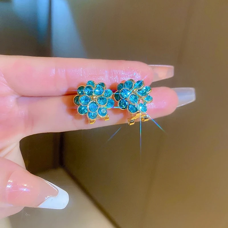 New Fashion Retro Zircon Peacock Blue Flower Ear Clip for Women Trend Elegant Luxury Ladies Wedding Party Premium Gift Jewelry