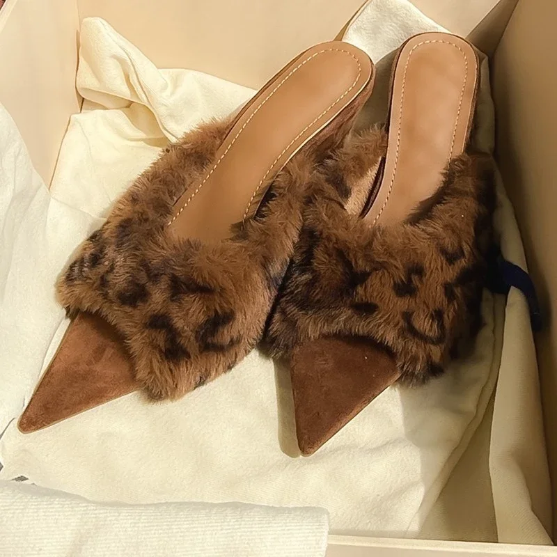 Zapatillas mullidas con estampado de leopardo de gama alta Spice Girl puntiagudas, moda 2021, nueva ropa exterior para mujer, edición coreana elevada