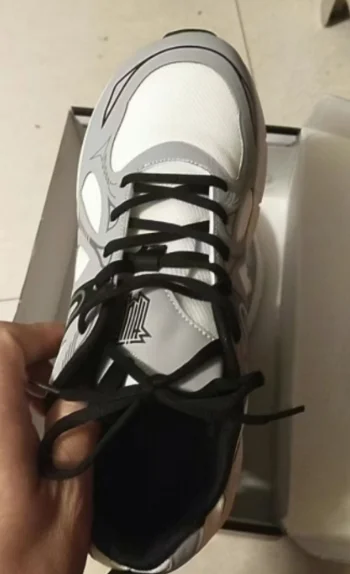 

2025 Hot Running Shoes Men's Slip Resistant Trainers Men's Lightweight Sneakers Luxury Brand Sneakers