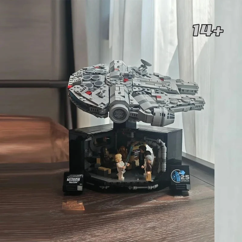 Kit de construction de collection de haute qualité Disney Innovant 75375 Millennium Falcon pour présentation au bureau et cadeaux de fête pour le plaisir en famille